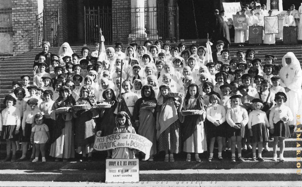 PATRONAGE ORAN DE SAINT EUGENE 1959 DEVANT LA CATHEDRALE.JPG